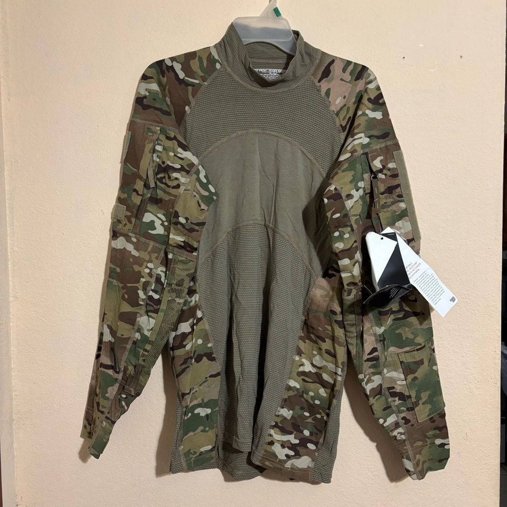 Massif Mountain Gear Company Army Combat Shirt Size Large Flame Resistant Unisex